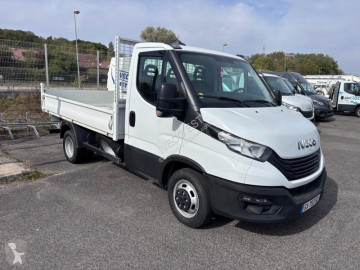 Nyttobil med flak Iveco