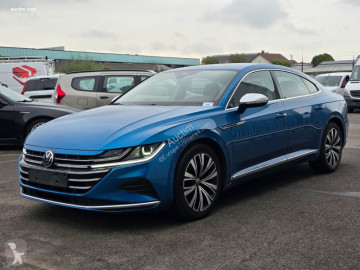 Coche berlina Volkswagen