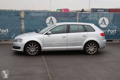 Familiar Audi