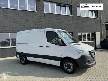 Fourgon moyen Mercedes