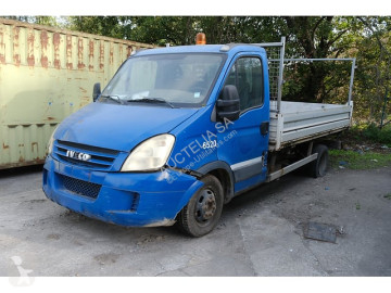 Utilitaire plateau ridelles Iveco