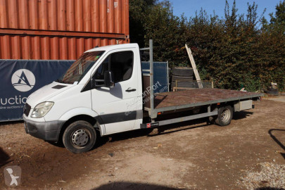 Utilitaire plateau ridelles Mercedes