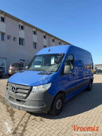 Fourgon long Mercedes