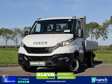 Utilitaire plateau Iveco