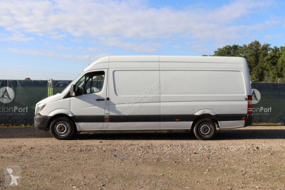 Fourgon long Mercedes