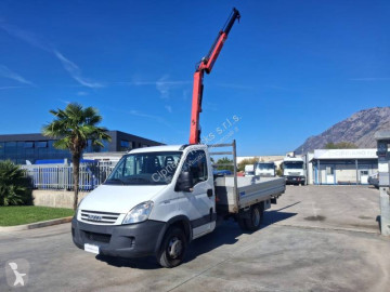 Utilitaire plateau ridelles Iveco