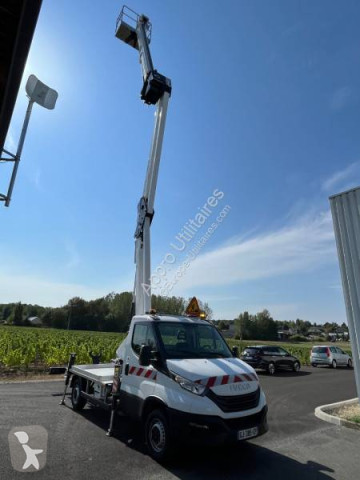 New Iveco articulated platform commercial vehicle