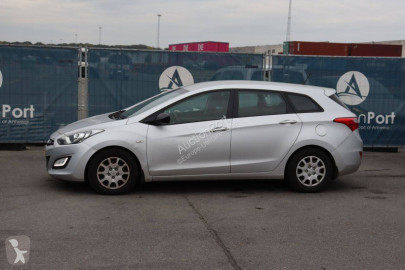 Hyundai estate car