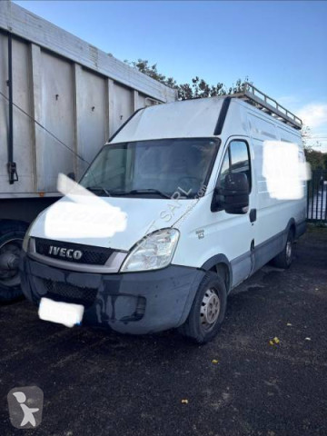 Iveco store van