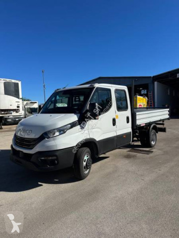 Con volquete trilateral Iveco nueva