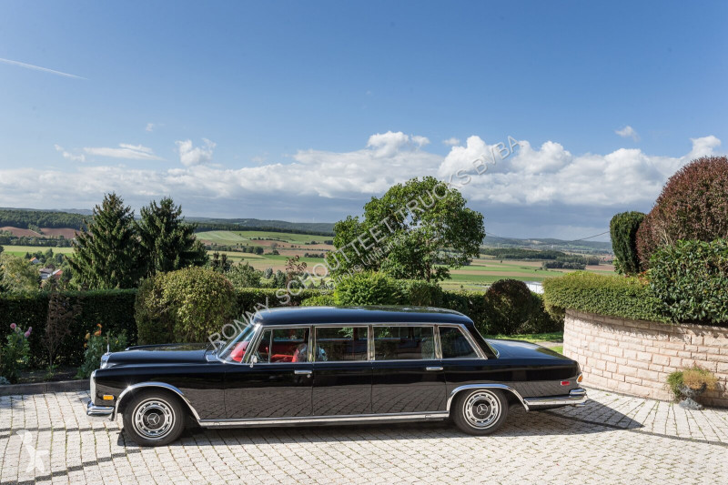 Véhicule utilitaire Mercedes 600 lang Pullmann...