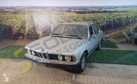 Carro berlina BMW 728