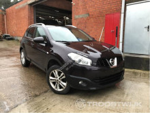 лек автомобил Nissan