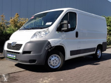Fourgon utilitaire occasion Peugeot Boxer 2.2 hdi , airco