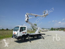 Furgoneta plataforma elevadora sobre camión usada Nissan Cabstar