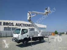 Furgoneta plataforma elevadora sobre camión usada Nissan Cabstar