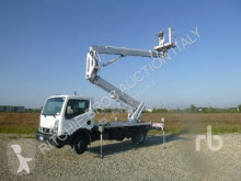 Furgoneta plataforma elevadora sobre camión usada Nissan Cabstar
