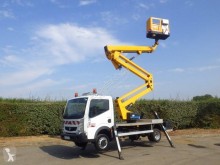 Furgoneta plataforma elevadora sobre camión articulada telescópica usada Renault Maxity 110 DXI