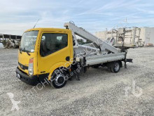 Furgoneta plataforma elevadora sobre camión Nissan Cabstar