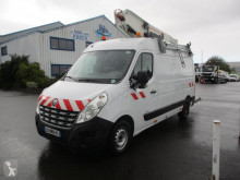 Furgoneta plataforma elevadora sobre camión Renault Master Traction