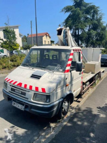 Utilitaire nacelle articulée télescopique Iveco Daily 35.8