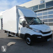 Utilitaire caisse grand volume Iveco Daily