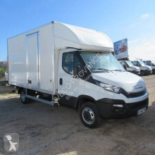Utilitaire caisse grand volume Iveco Daily 35C16