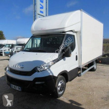 Utilitaire caisse grand volume Iveco Daily 35C16
