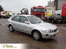 Otomobil sedan Toyota Corolla + Manual + Airco