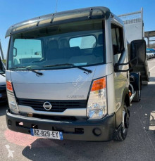 Nissan Cabstar 130.35 camion con gancio di sollevamento / polybenna usato