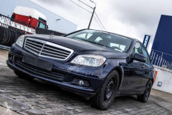 Voiture berline Mercedes 200