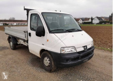 Utilitaire plateau Peugeot Boxer 2,8L HDI
