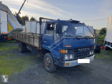 Toyota Dyna utilitaire plateau ridelles occasion