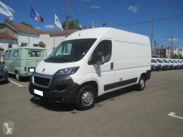 véhicule utilitaire fourgon utilitaire