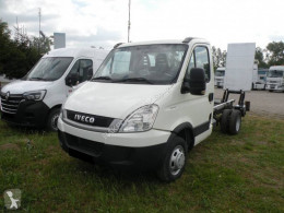 Utilitaire châssis cabine Iveco Daily 35J