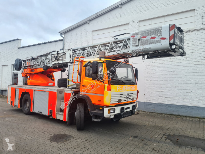 Camion Mercedes 1524 DL 23-12 Drehleiter...