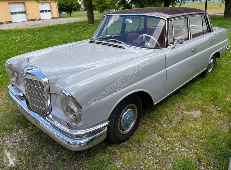 Véhicule utilitaire Mercedes 220 SEB Heckflosse...