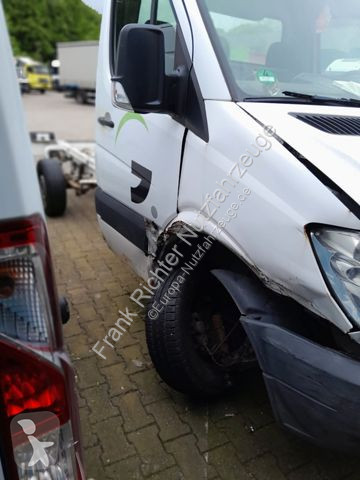 Véhicule utilitaire Mercedes...