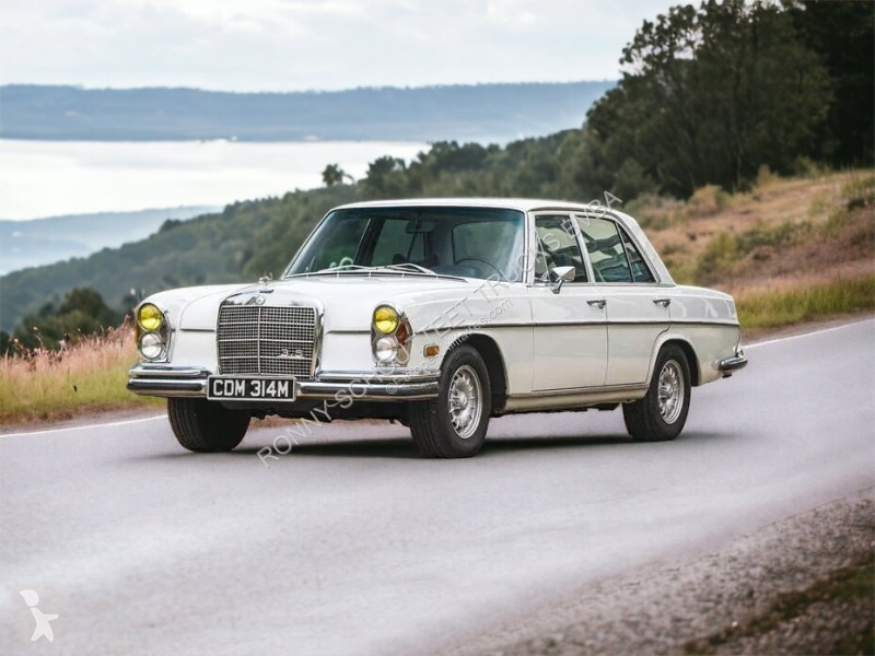 Véhicule utilitaire Mercedes 280 SE 3.5...