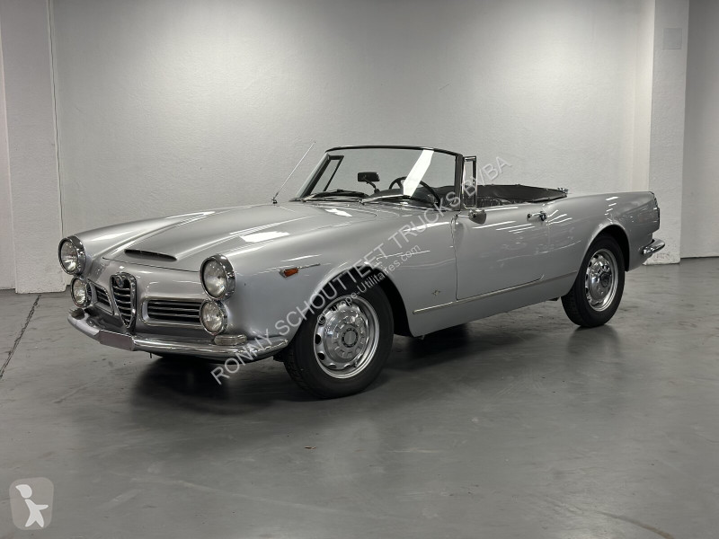 Véhicule utilitaire Alfa-Roméo 2600 Spider...
