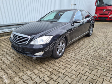 Voiture berline Mercedes
