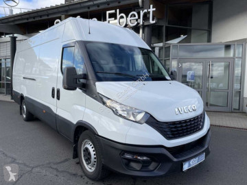 Furgón largo Iveco