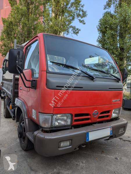 Véhicule utilitaire Nissan
