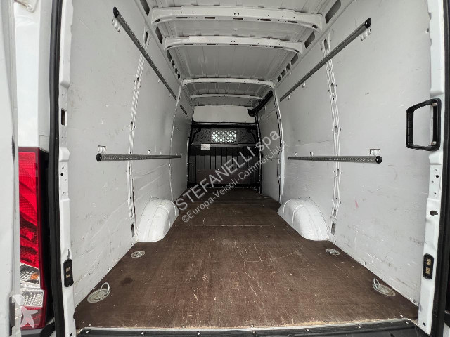 Veicolo commerciale Iveco DAILY 35S16 V