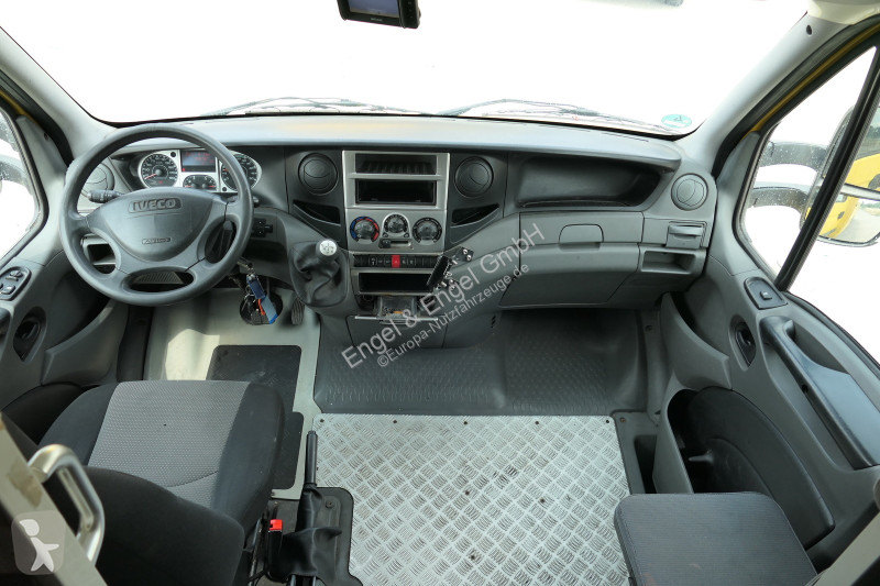 Autoutilitară Iveco Daily 35 S11 C30C AUTOMATIK...
