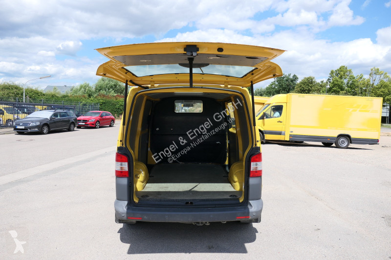 Лекотоварен автомобил Volkswagen T5 Transporter...