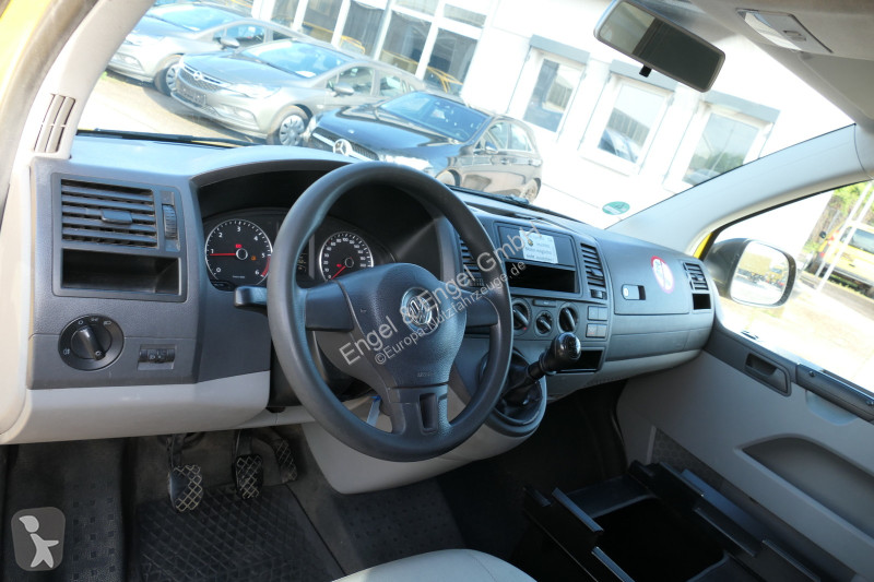 Лекотоварен автомобил Volkswagen T5 Transporter...