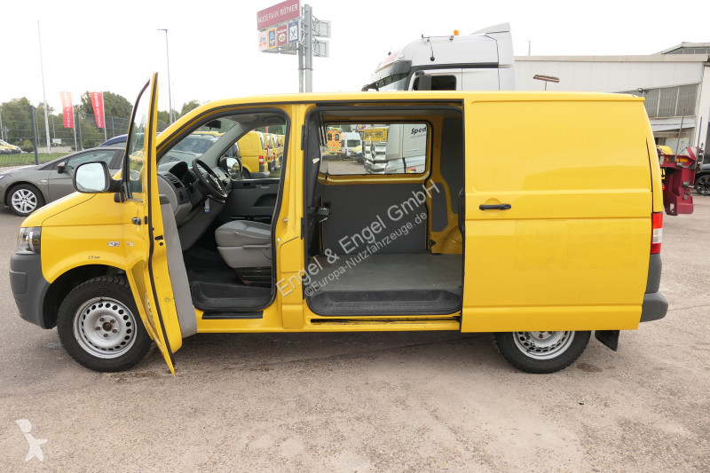 Лекотоварен автомобил Volkswagen T5 Transporter...