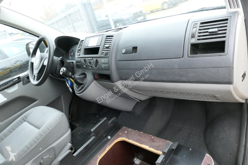 Véhicule utilitaire Volkswagen T5 Transporter...