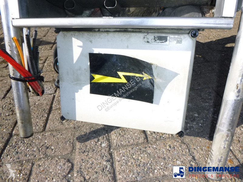 Veicolo commerciale  Fuel tank equipment...